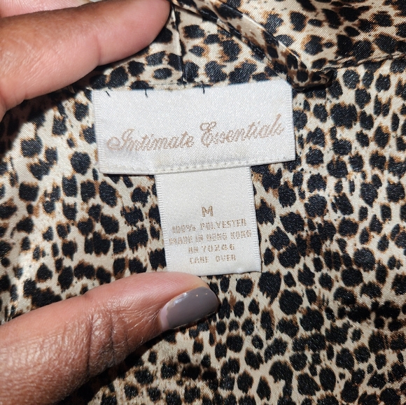 Intimate Essentials Robe Size Med - Picture 2 of 6